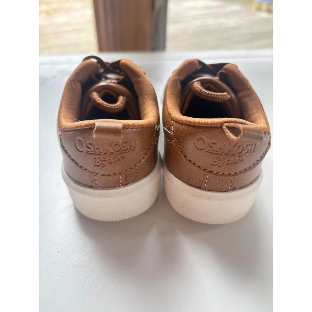 OshKosh Bgosh Kids Size 8 Cognac Brown Faux Leather Low Top Sneakers